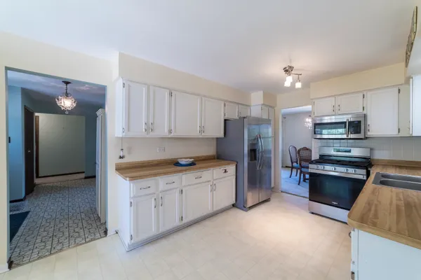 920 MACARTHUR DR