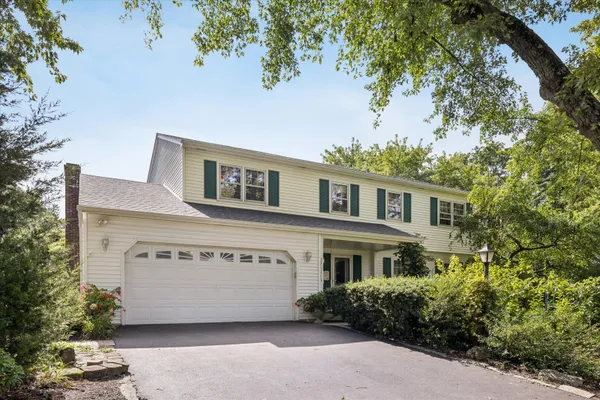 27W215 OAKWOOD ST