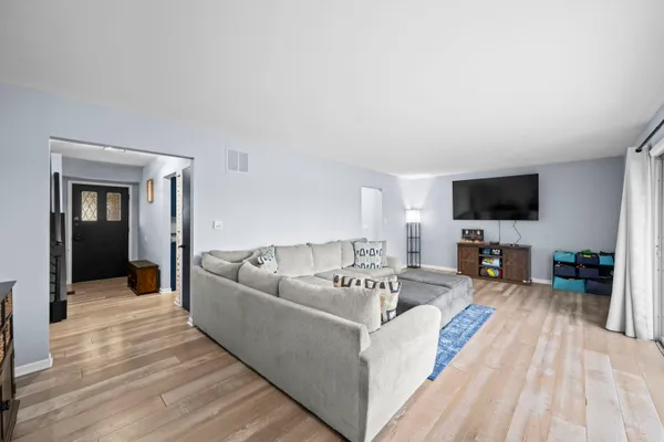 670 VERSAILLES CIR D