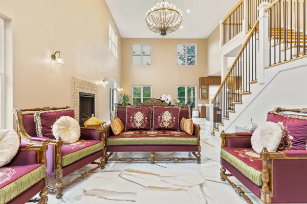543 MADISON CT