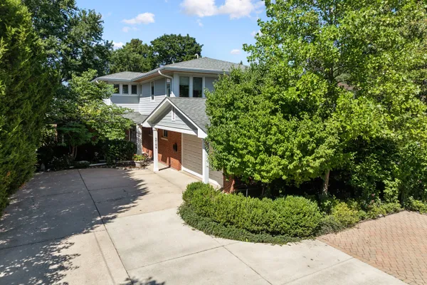 3744 LAKE AVE
