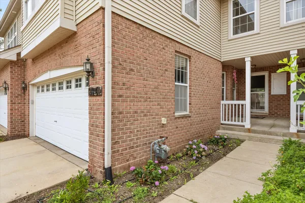 2446 ABBEY DR