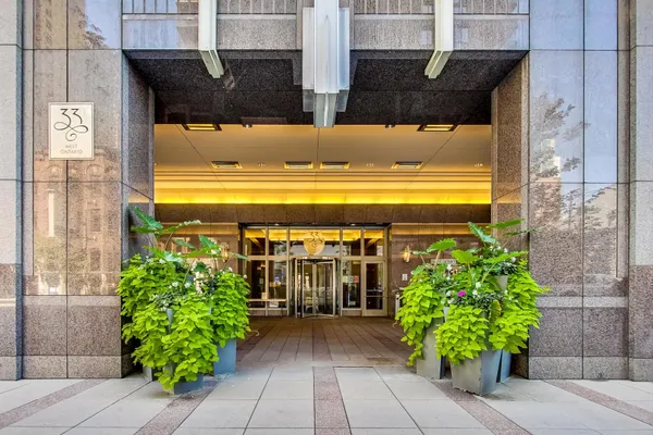 33 W ONTARIO ST 56F