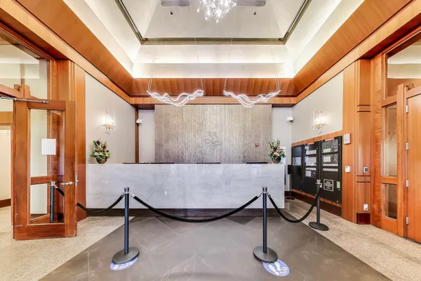 33 W ONTARIO ST 56F