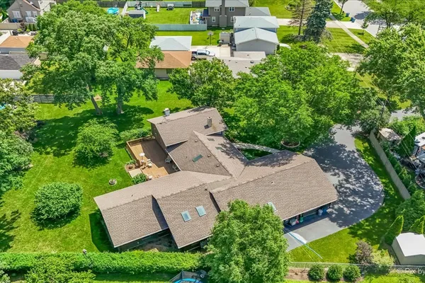 152 JACQUELYN DR