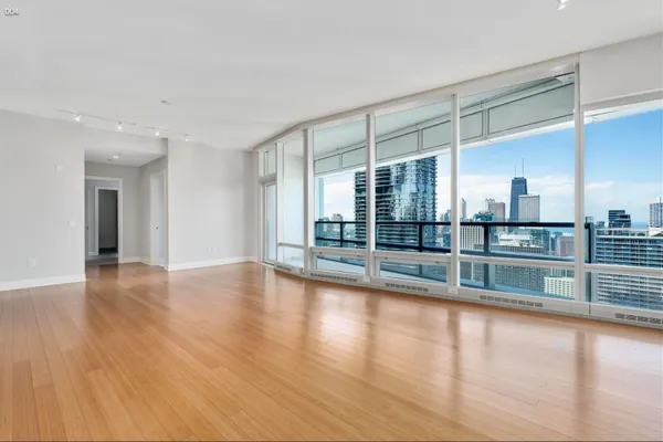 340 E RANDOLPH ST 4802