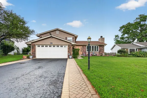 196 SUNSHINE DR