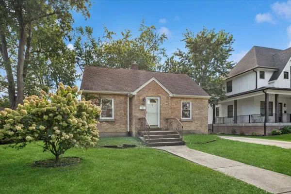 657 E PRAIRIE AVE