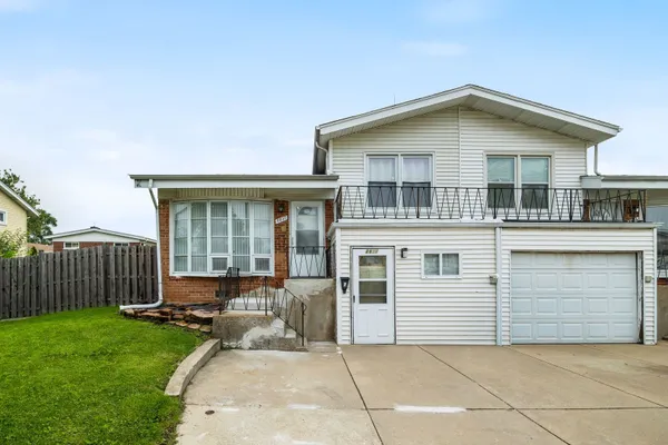 8837 ROBIN DR
