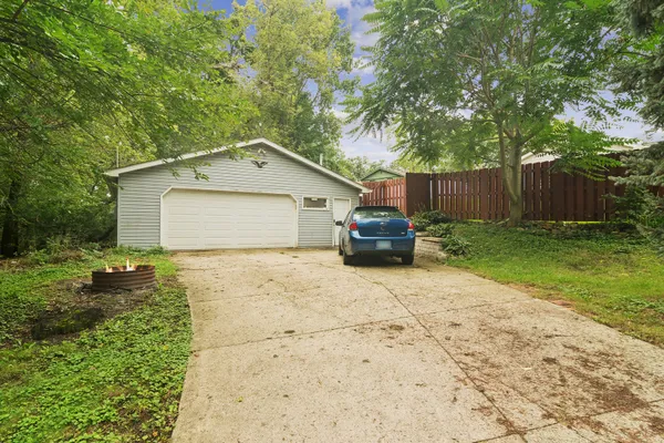 5506 E LAKE SHORE DR