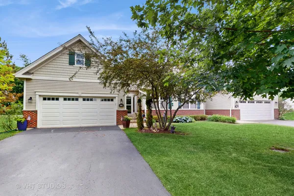 301 W EAGLE CT