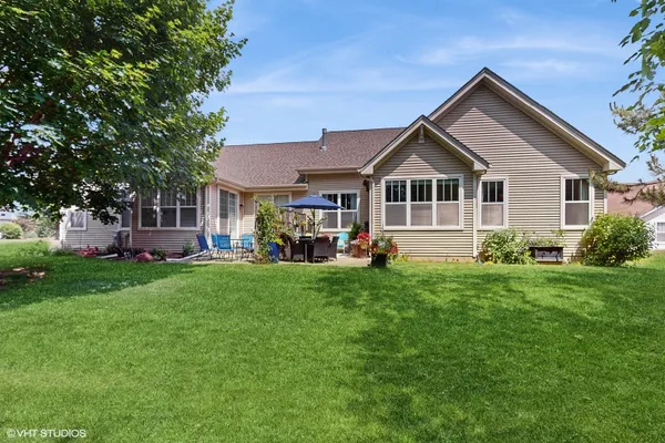 301 W EAGLE CT