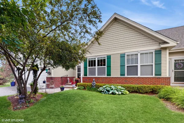 301 W EAGLE CT