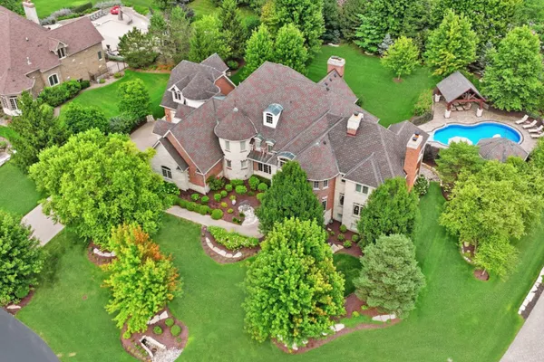 105 FOREST EDGE DR