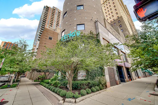 40 E 9TH ST 1809