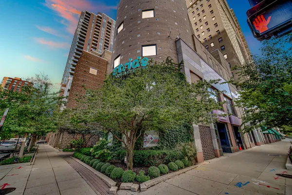 40 E 9TH ST 1809