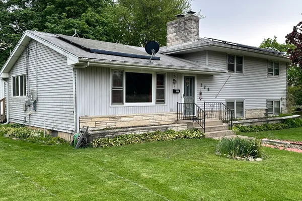 220 BEACON DR