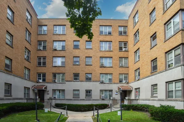 2606 W BALMORAL AVE 110