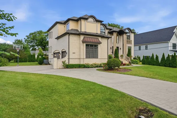 5605 S MONROE ST