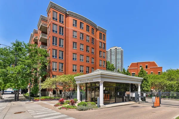 400 N CLINTON ST 601