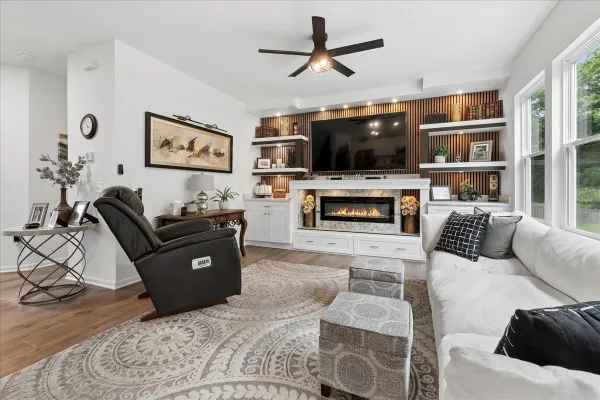 8418 WHITE OAKS CT