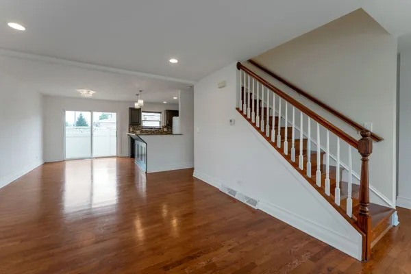 8001 THOMAS ST 8001