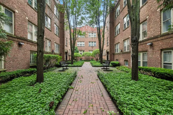 221 N OAK PARK AVE 2E