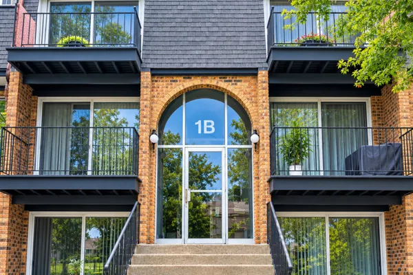 1B E DUNDEE QUARTER DR 104