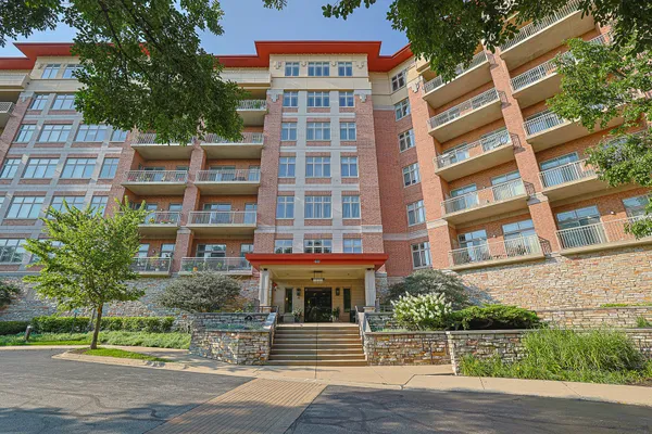 40 PRAIRIE PARK DR 601