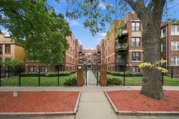 1627 W FARGO AVE 1S