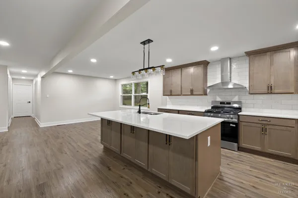 355 HIAWATHA DR
