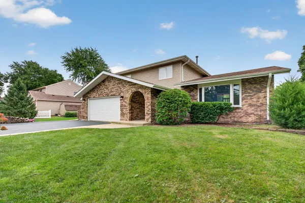 29W055 SCHILLINGER DR