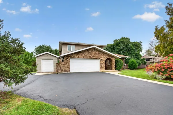 29W055 SCHILLINGER DR