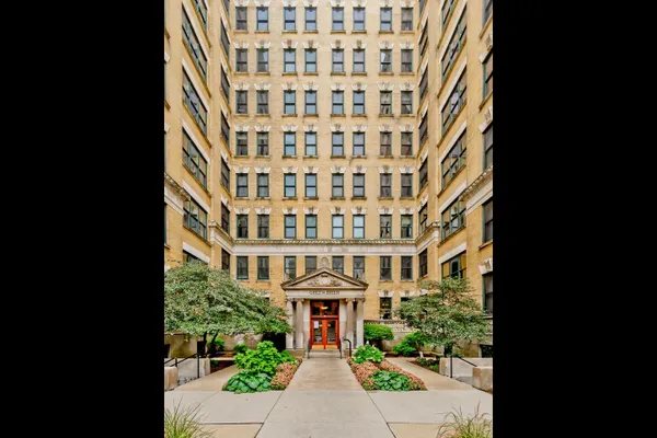 559 W SURF ST 500