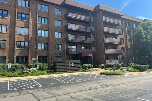 2000 CHESTNUT AVE 207