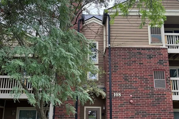 108 GLENGARRY DR 304