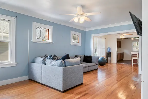 1310 PRAIRIE AVE