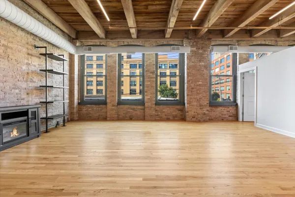 400 S GREEN ST 210
