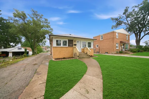 1327 S WOLF RD