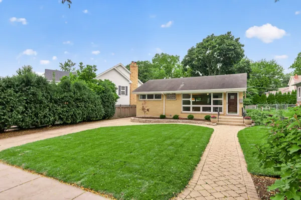 392 WINDSOR AVE