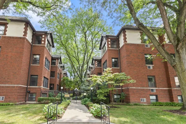 821 LAKE ST 2S
