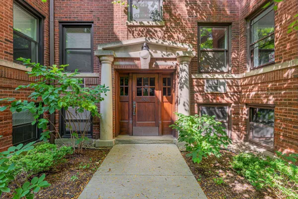 821 LAKE ST 2S