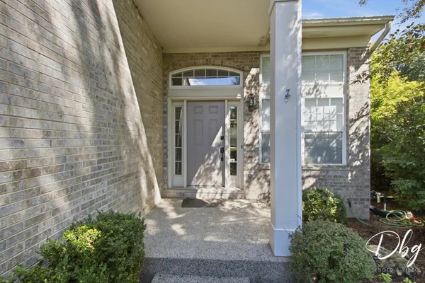 526 MIDDLEBURY DR
