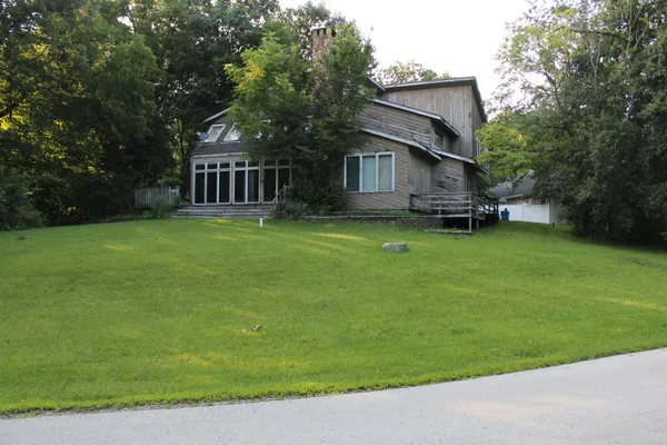 2164 E GAISOR DR