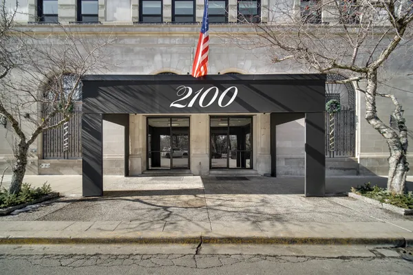 2100 N LINCOLN PARK W AVE 7FN