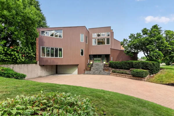 42 ROYAL VALE DR