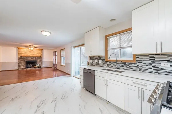 105 E BRITTANY LN