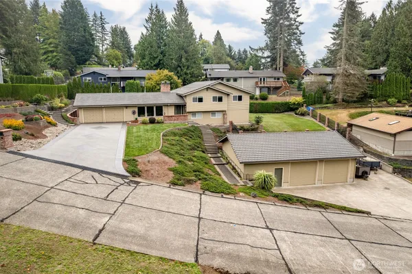 2454 ARCHWOOD DR