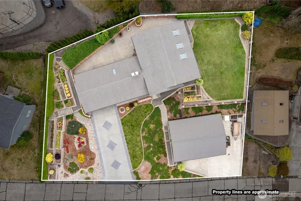 2454 ARCHWOOD DR