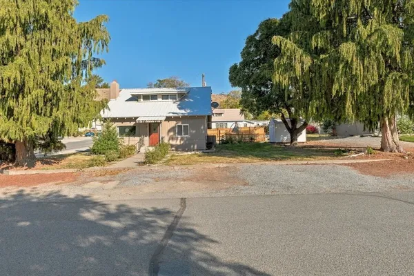405 E NIXON AVE A